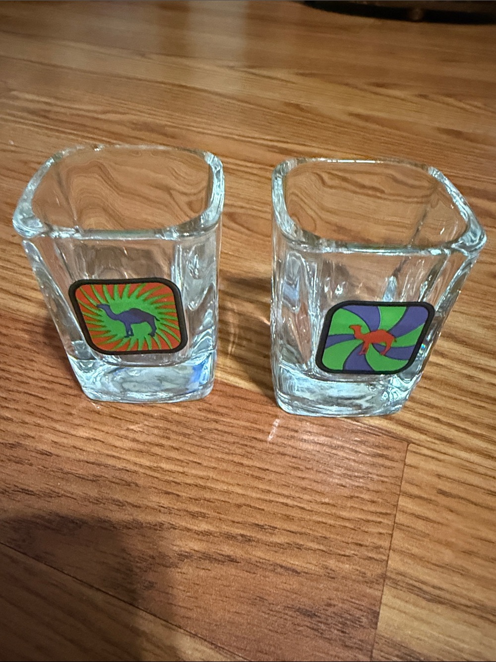 Clear Glass Shot Glasses with Colorful Animal Decals - Set of 2 Joe Camel vin